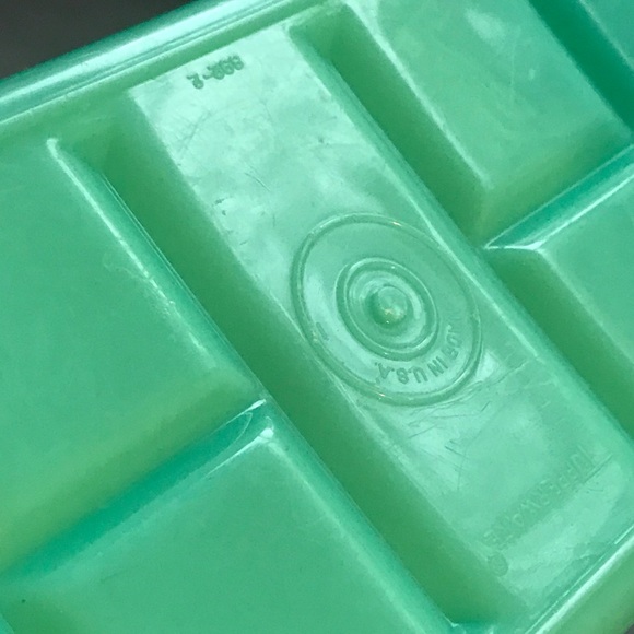 Tupperware Celery Keeper - Picture 3 of 4